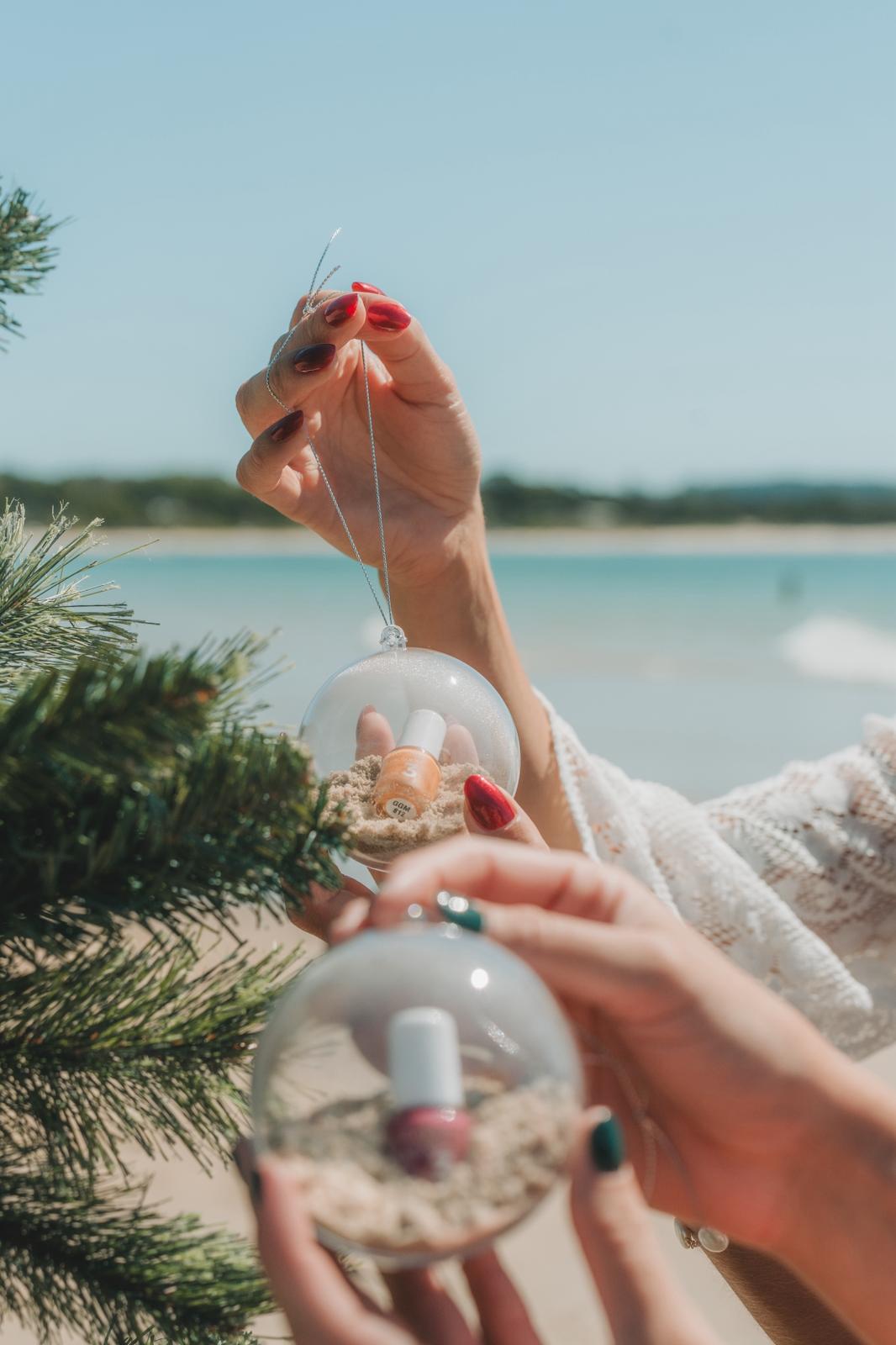 MYSTERY CHRISTMAS BAUBLE (MINI LACQUER)